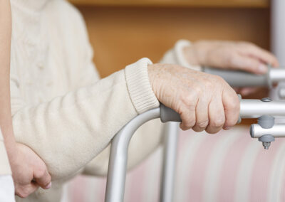 Prévention des chutes : manutention des personnes âgées dépendantes